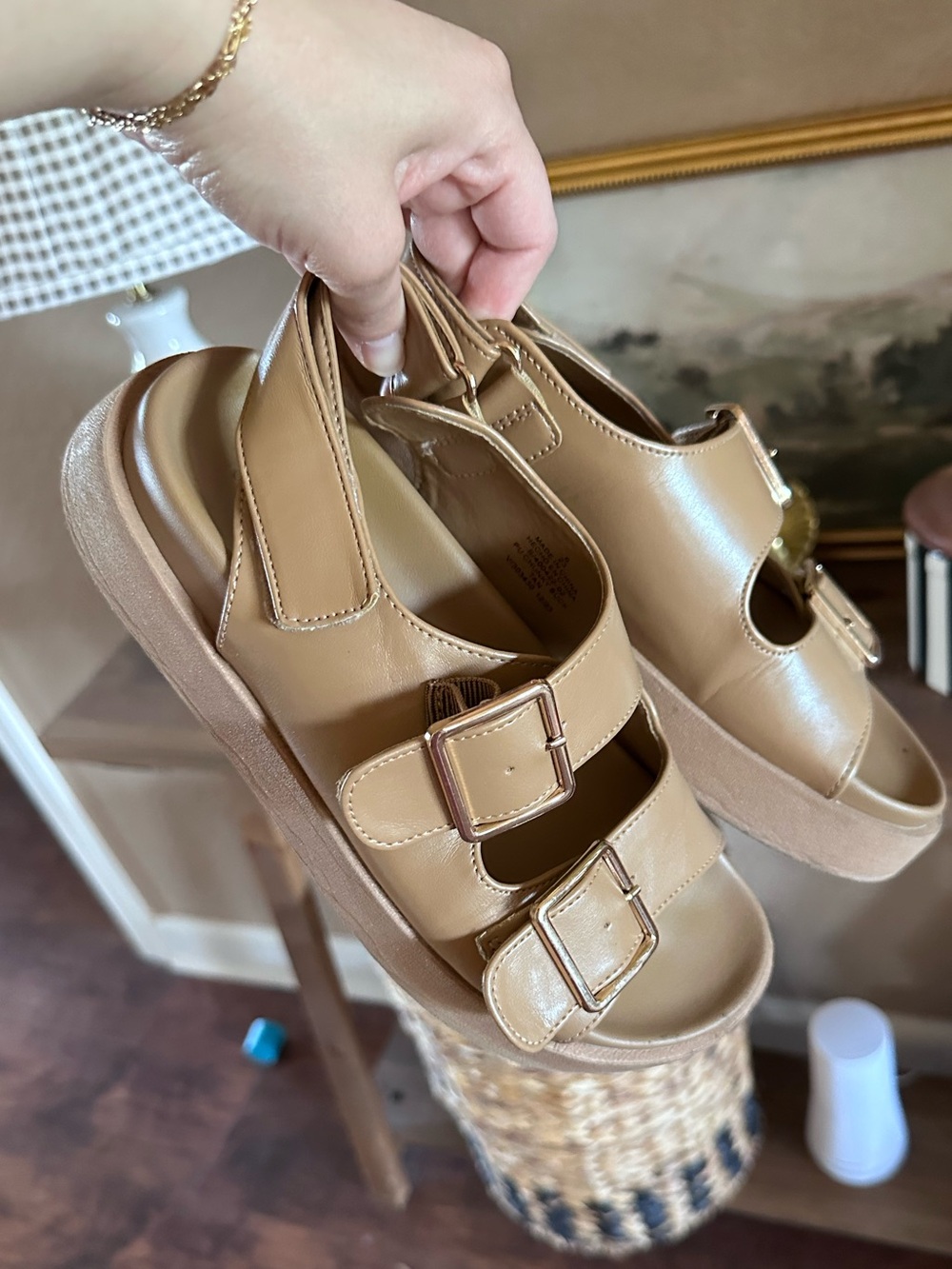Old navy sandals size 6